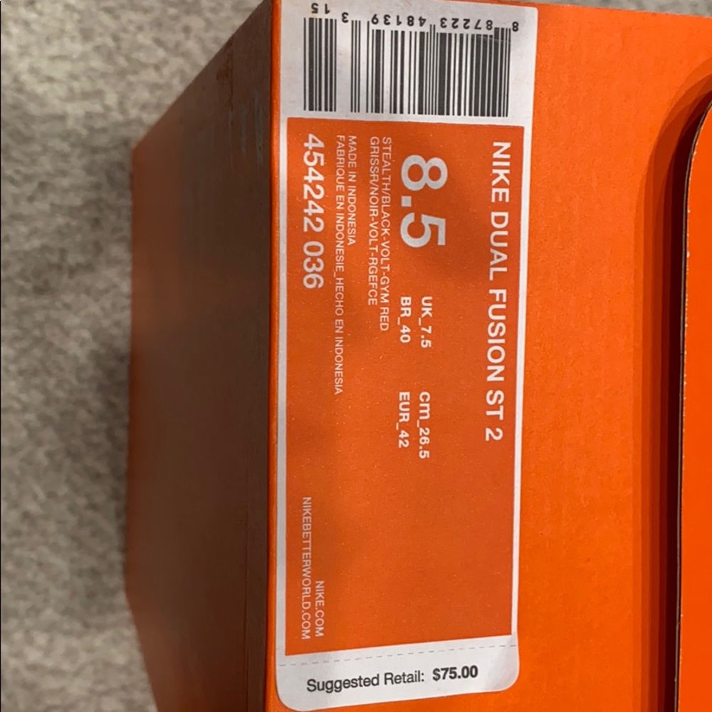 Men’s Nike sneakers in 8.5 brand new